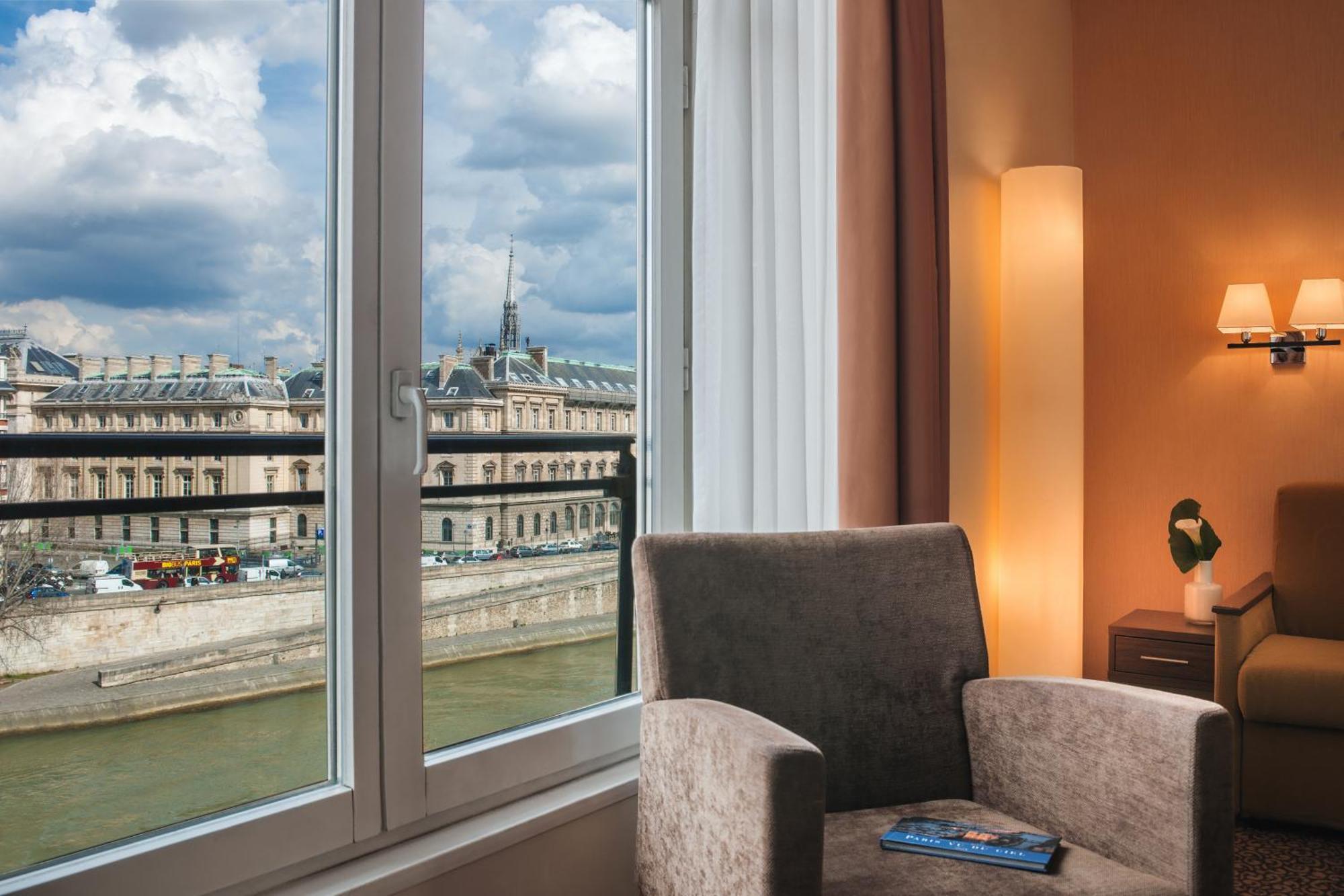 One-Bedroom Appartment Seine River View,1208637244:JPEG